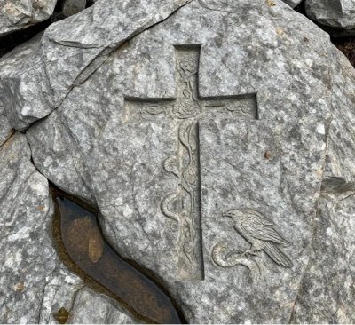 Hac,yilan yiyen sahin.jpg