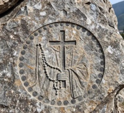 Papaz,hac ve tespih.jpg