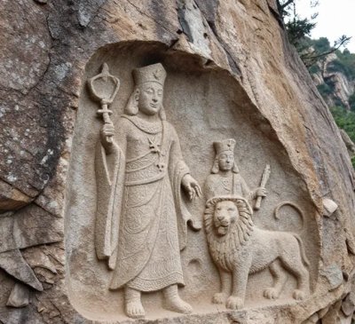 Papazlar ve aslan.jpg