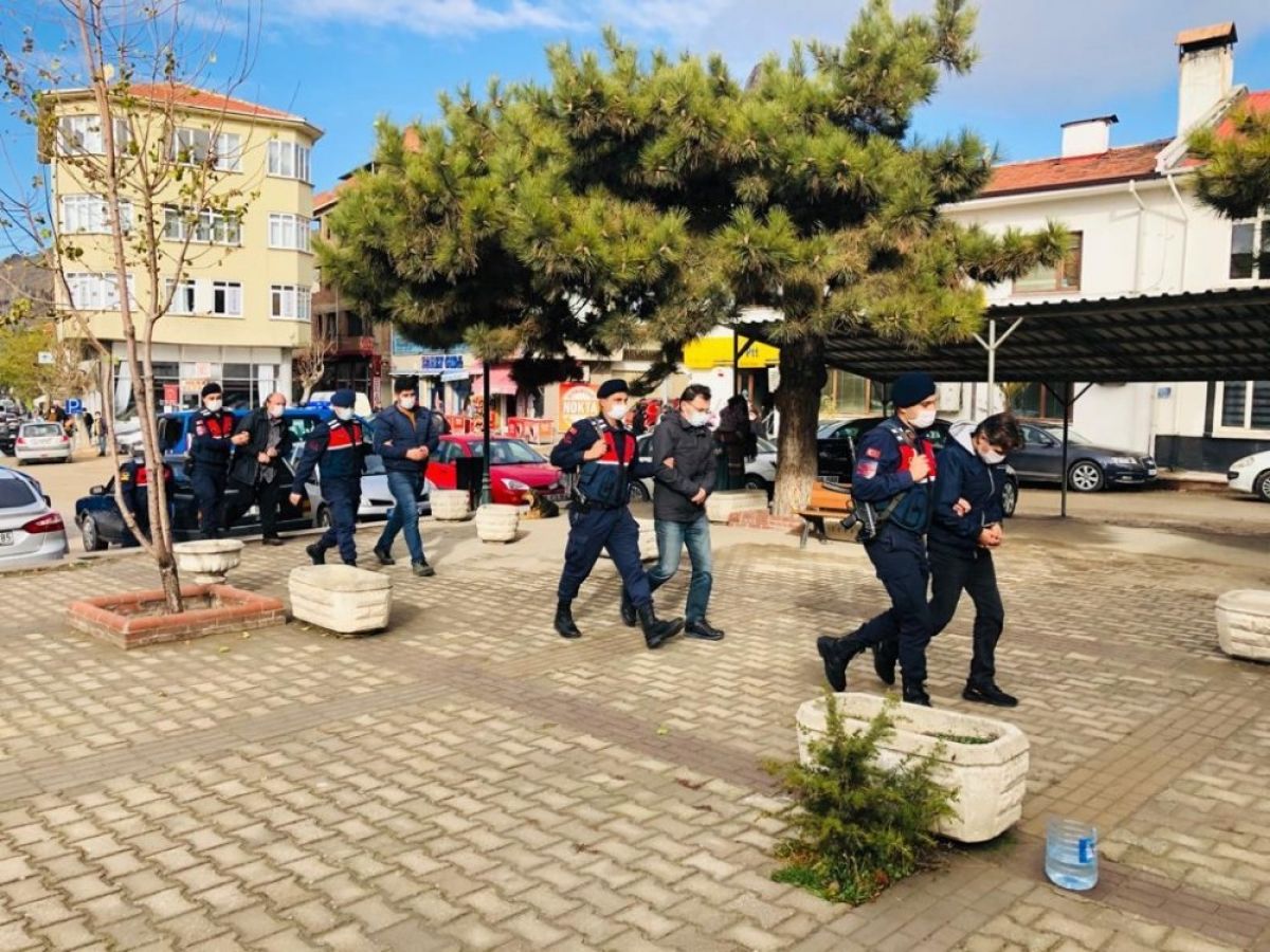 Eskişehir’de bin yıllık el yazması İncil ele geçirildi #3