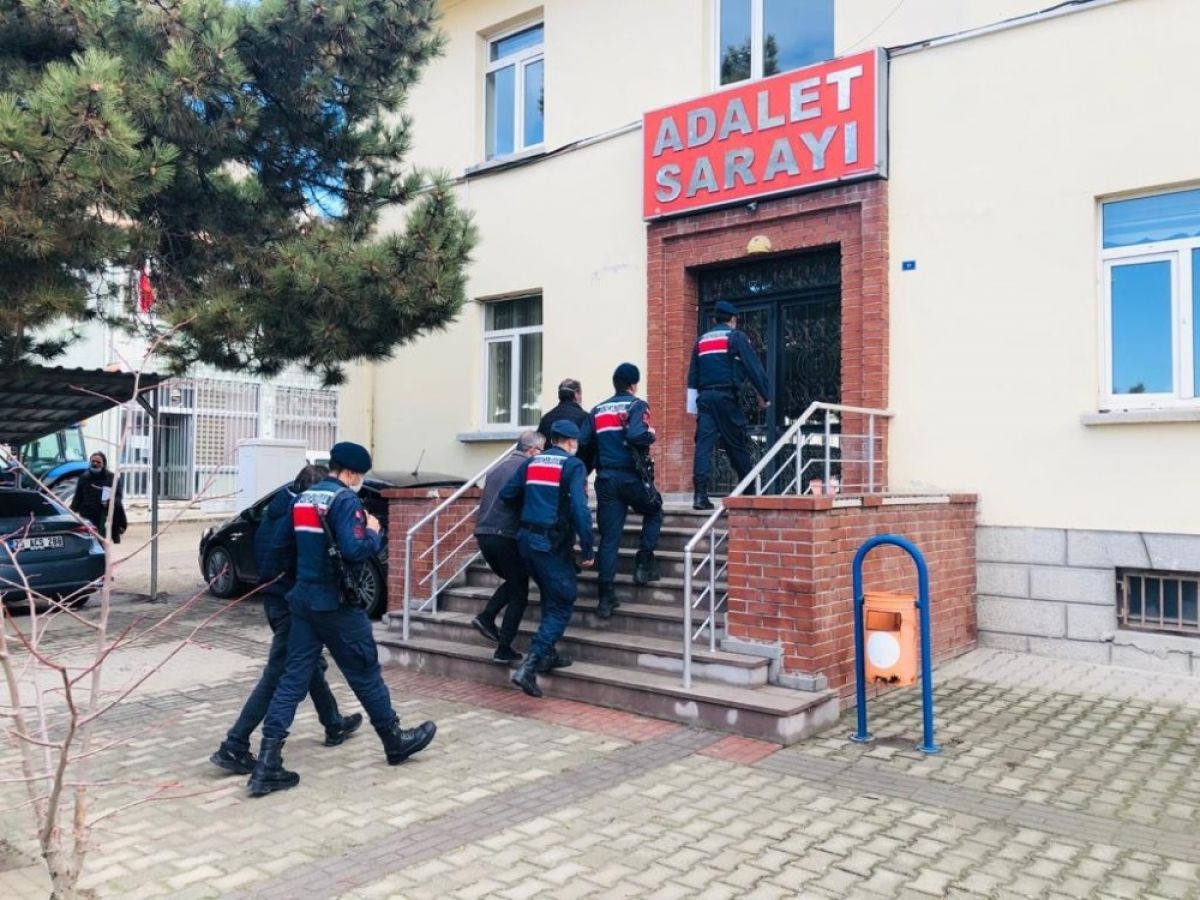 Eskişehir’de bin yıllık el yazması İncil ele geçirildi #2